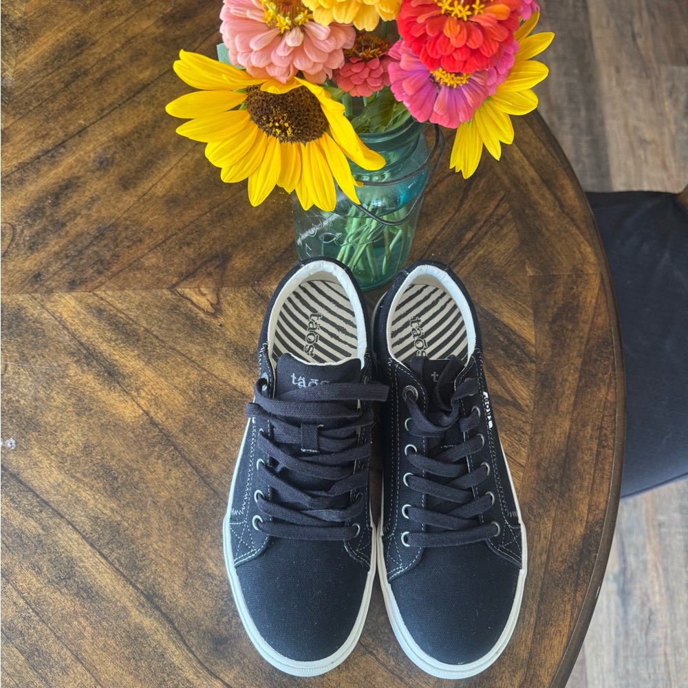 Taos Footwear Excellent condition!
